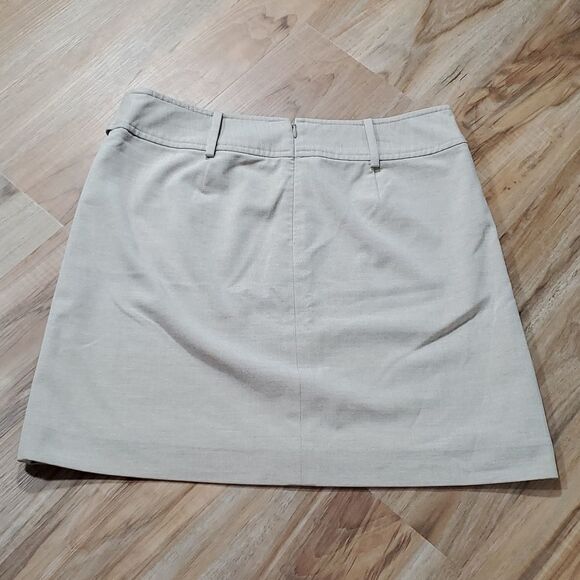 🔹️The Limited Tan Skirt w/Pockets Size 4 - Picture 2 of 8